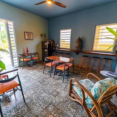 Casa de Amistad Guesthouse-2
